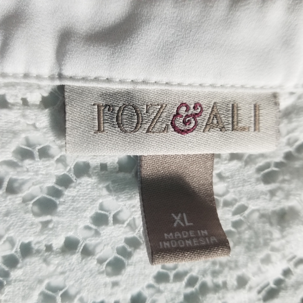 ROZ & ALI WHITE TANK WITH FRONT TIE AT BOTTOM SIZE XL - Picture 3 of 11